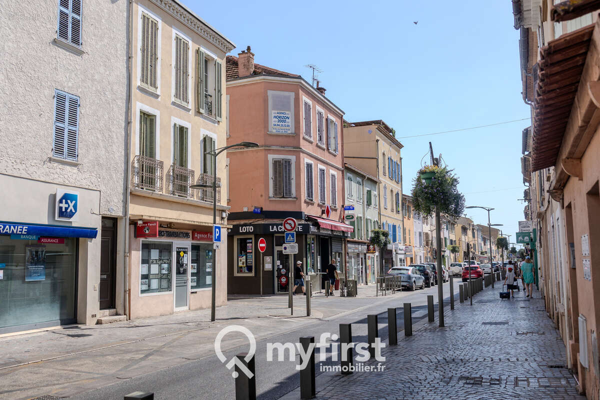 Appartement à LA CRAU