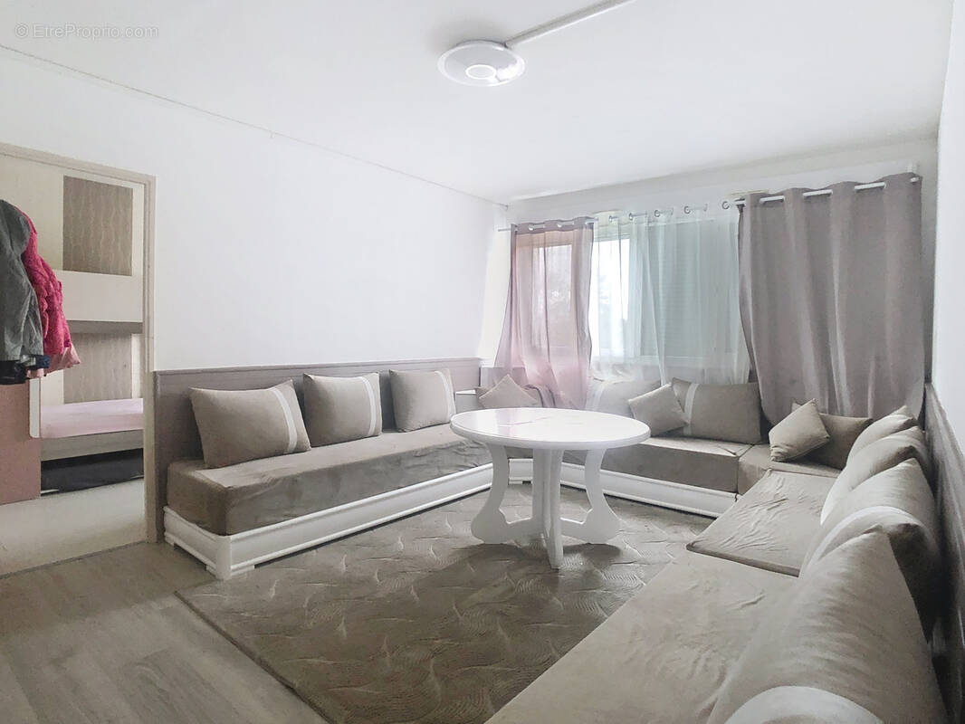 Appartement à GRAND-CHARMONT