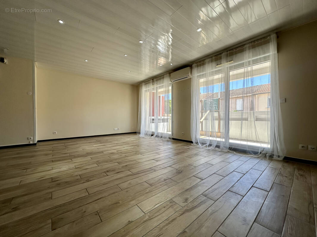 Appartement à LA LONDE-LES-MAURES