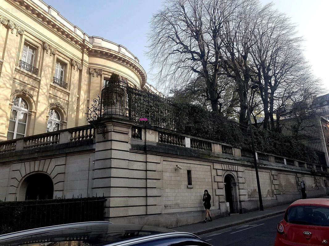 Commerce à PARIS-16E