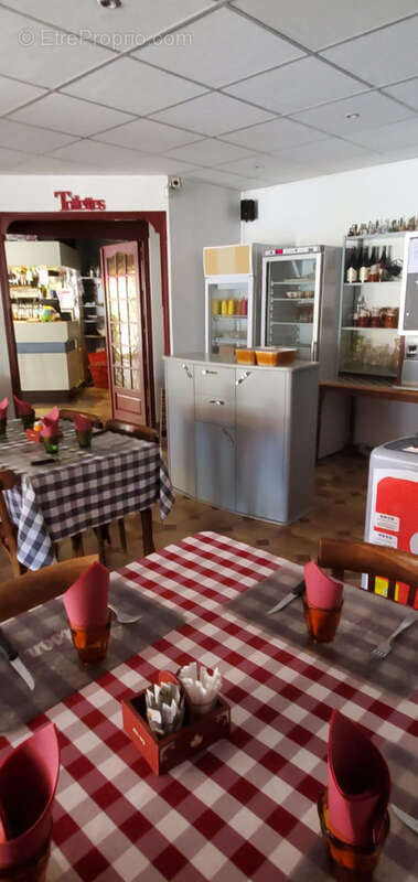 Commerce à EYGUIANS