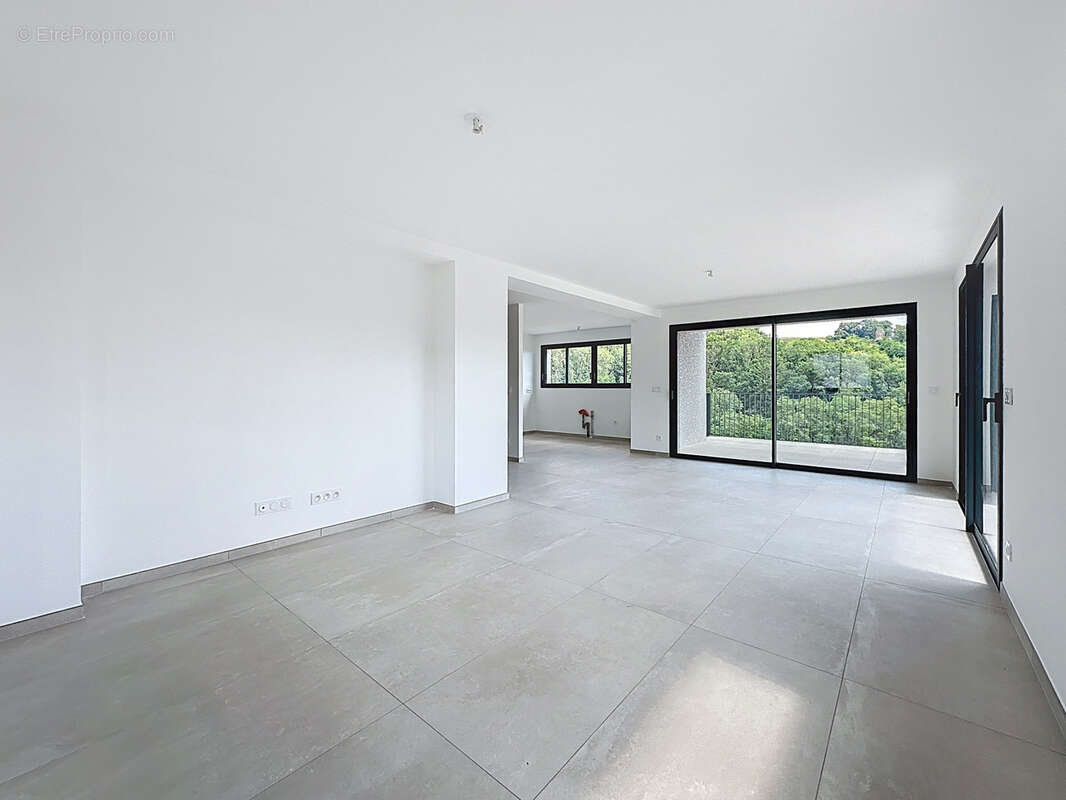 Maison à CREMPIGNY-BONNEGUETE