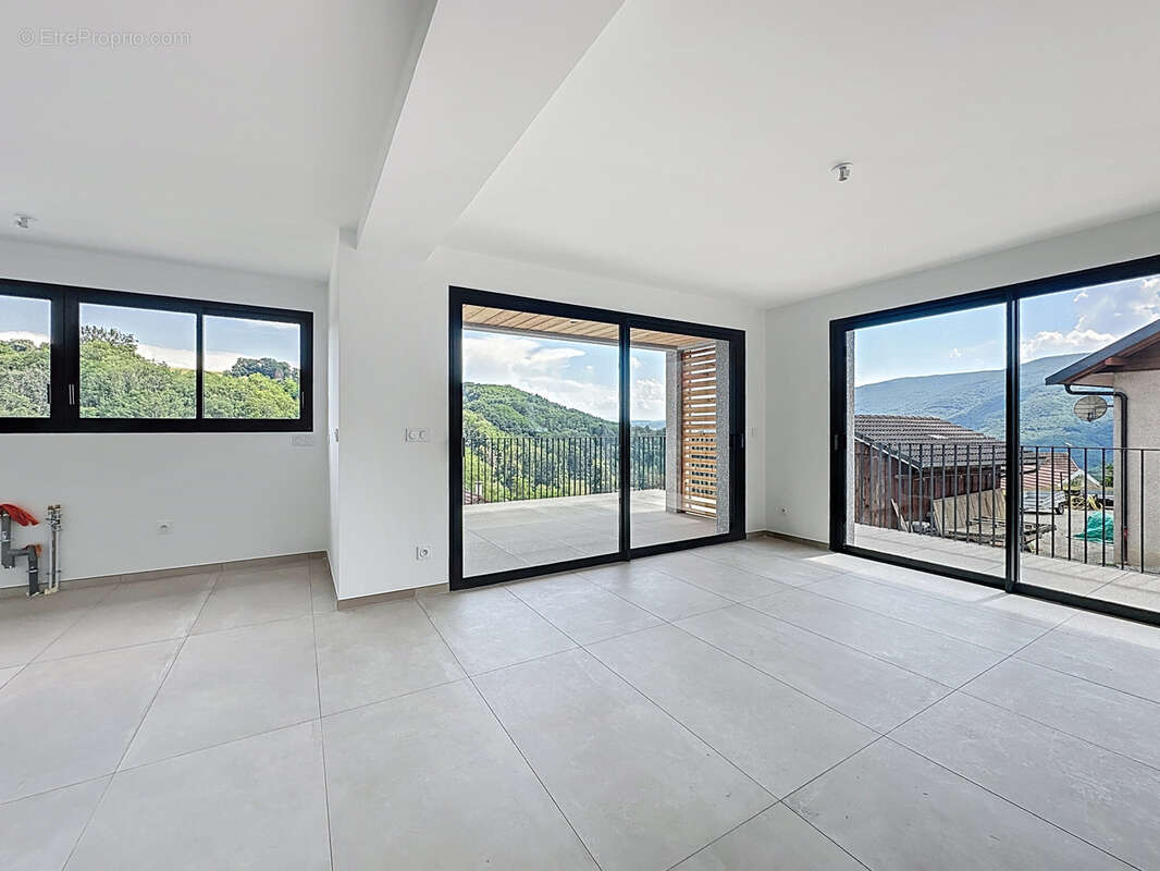 Maison à CREMPIGNY-BONNEGUETE