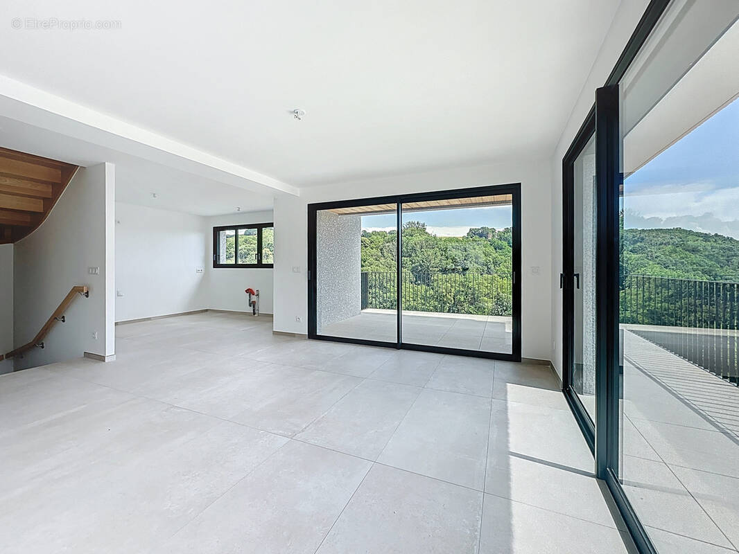 Maison à CREMPIGNY-BONNEGUETE