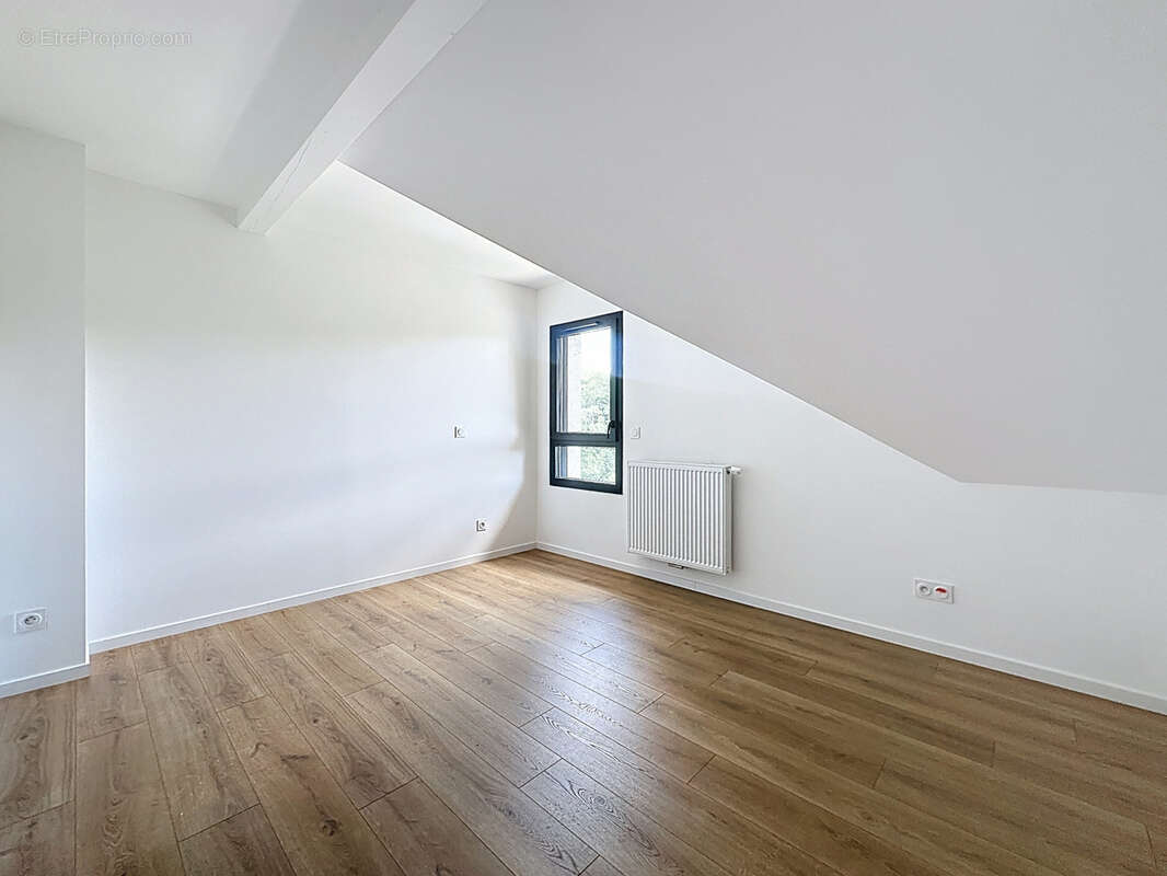 Maison à CREMPIGNY-BONNEGUETE