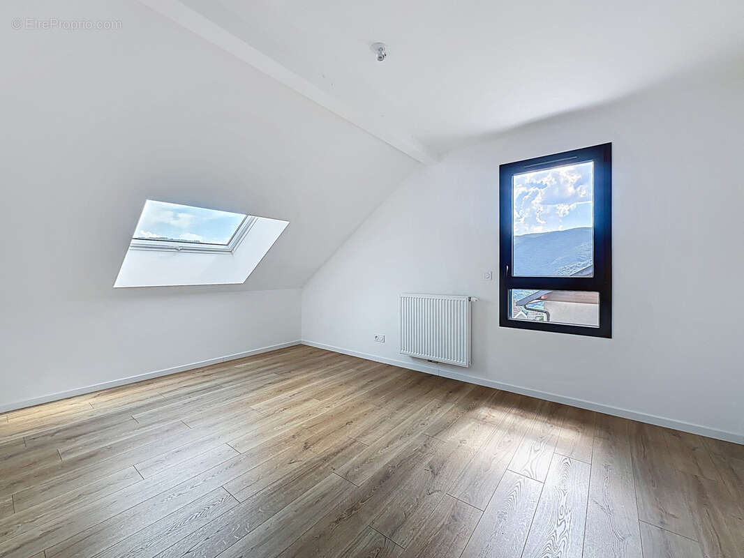 Maison à CREMPIGNY-BONNEGUETE