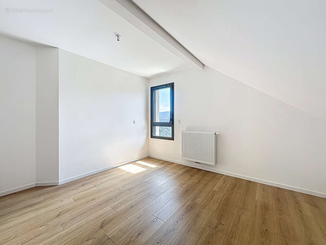 Maison à CREMPIGNY-BONNEGUETE