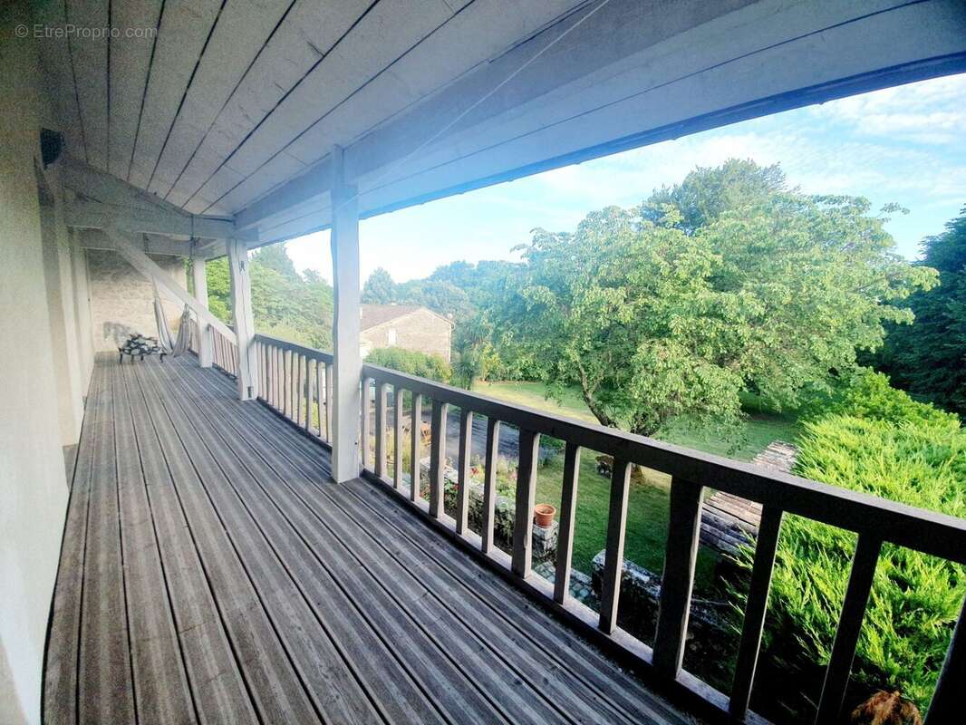 terrasse - Maison à TARGON