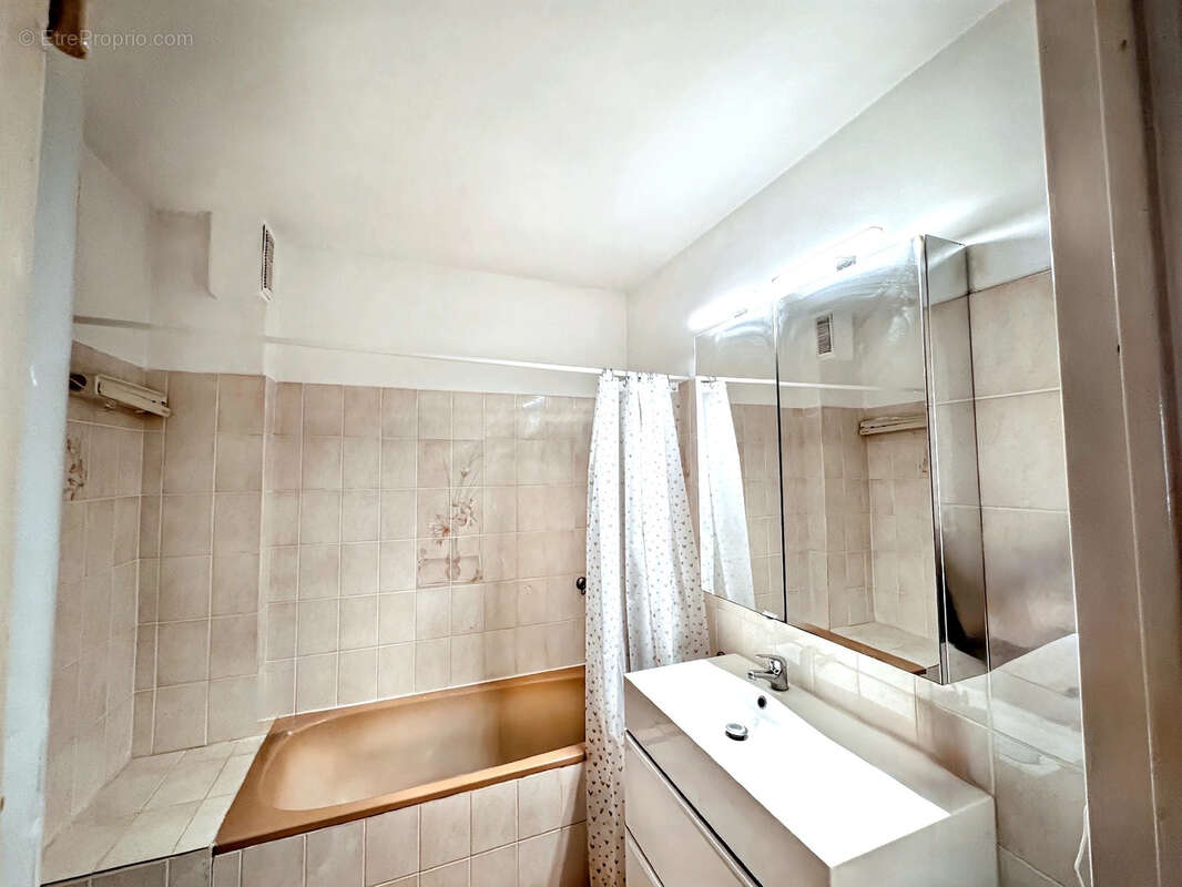 Appartement à LA LONDE-LES-MAURES