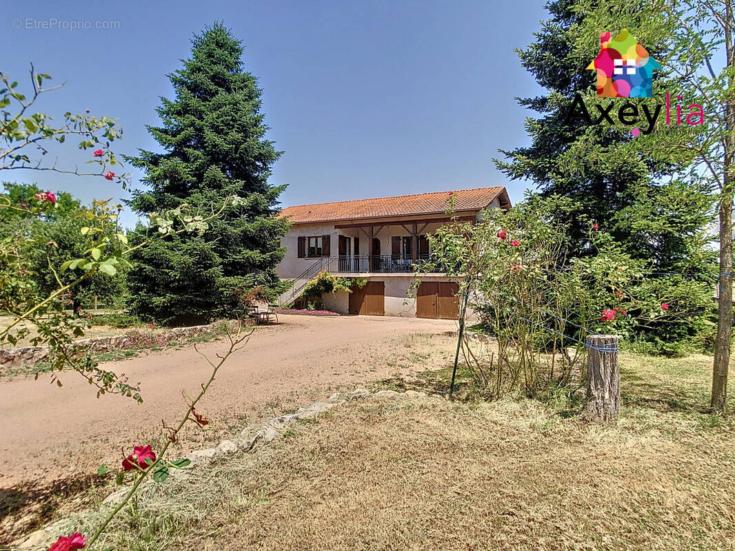 Maison à SAINT-ROMAIN-LA-MOTTE