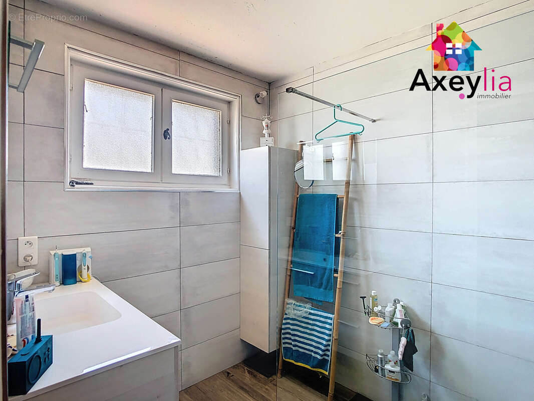 Maison à SAINT-ROMAIN-LA-MOTTE