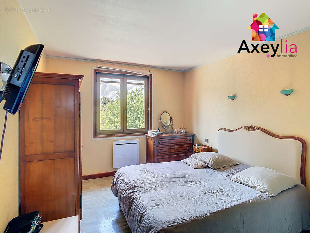 Maison à SAINT-ROMAIN-LA-MOTTE