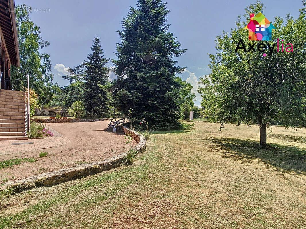 Maison à SAINT-ROMAIN-LA-MOTTE