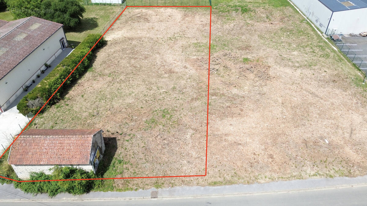 Terrain à COULOMMIERS