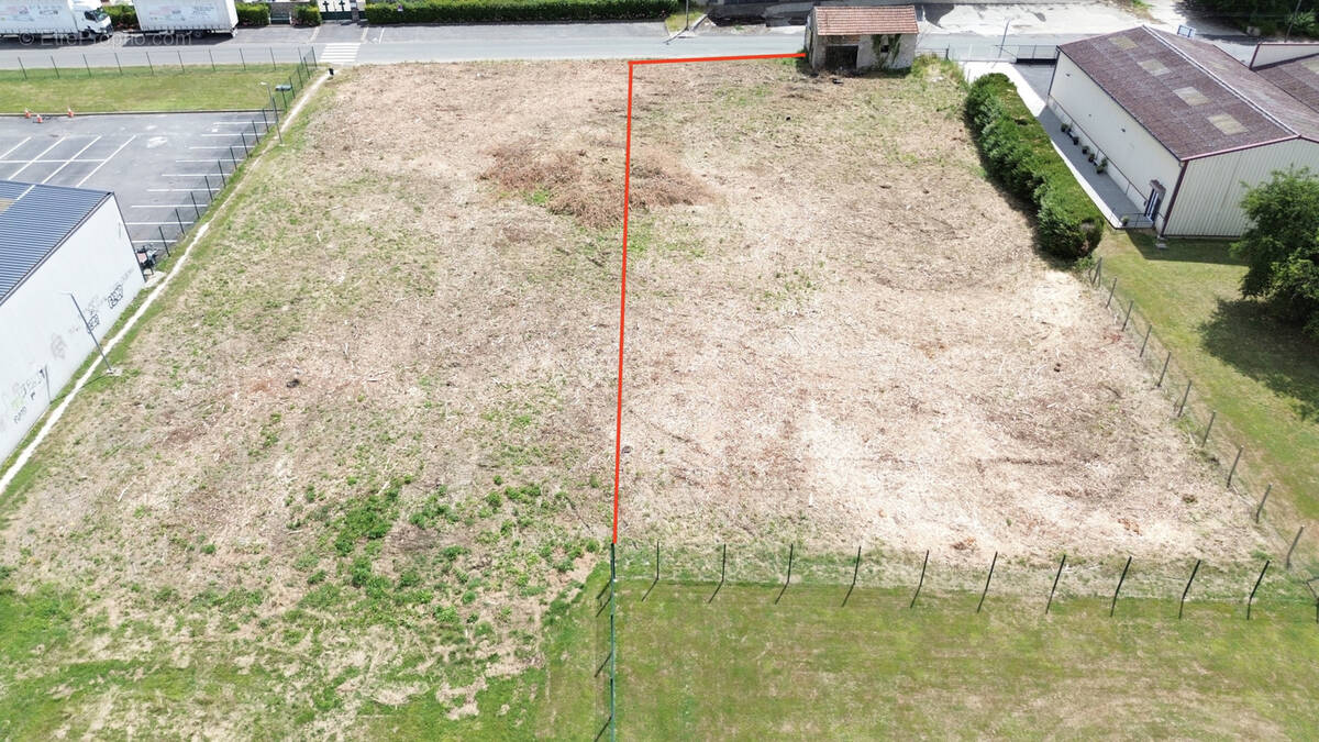 Terrain à COULOMMIERS