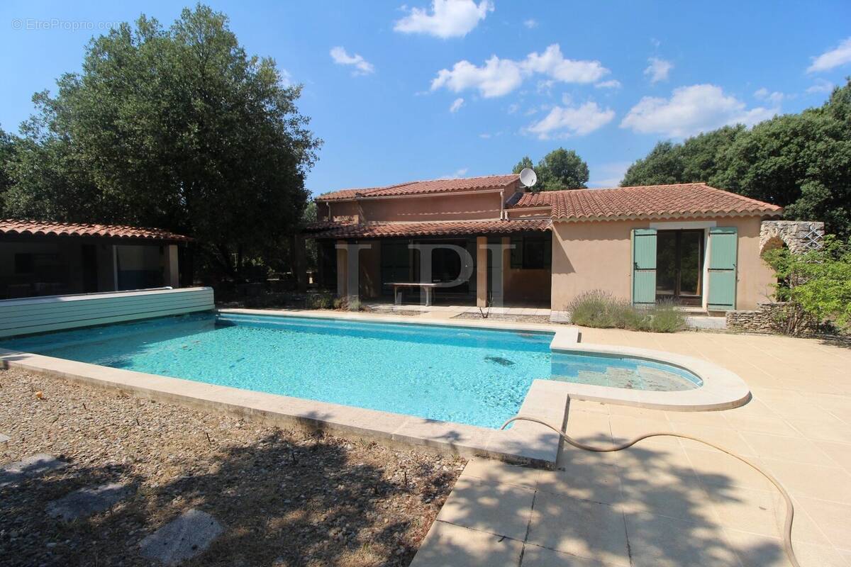 Maison à SAINT-SATURNIN-LES-APT