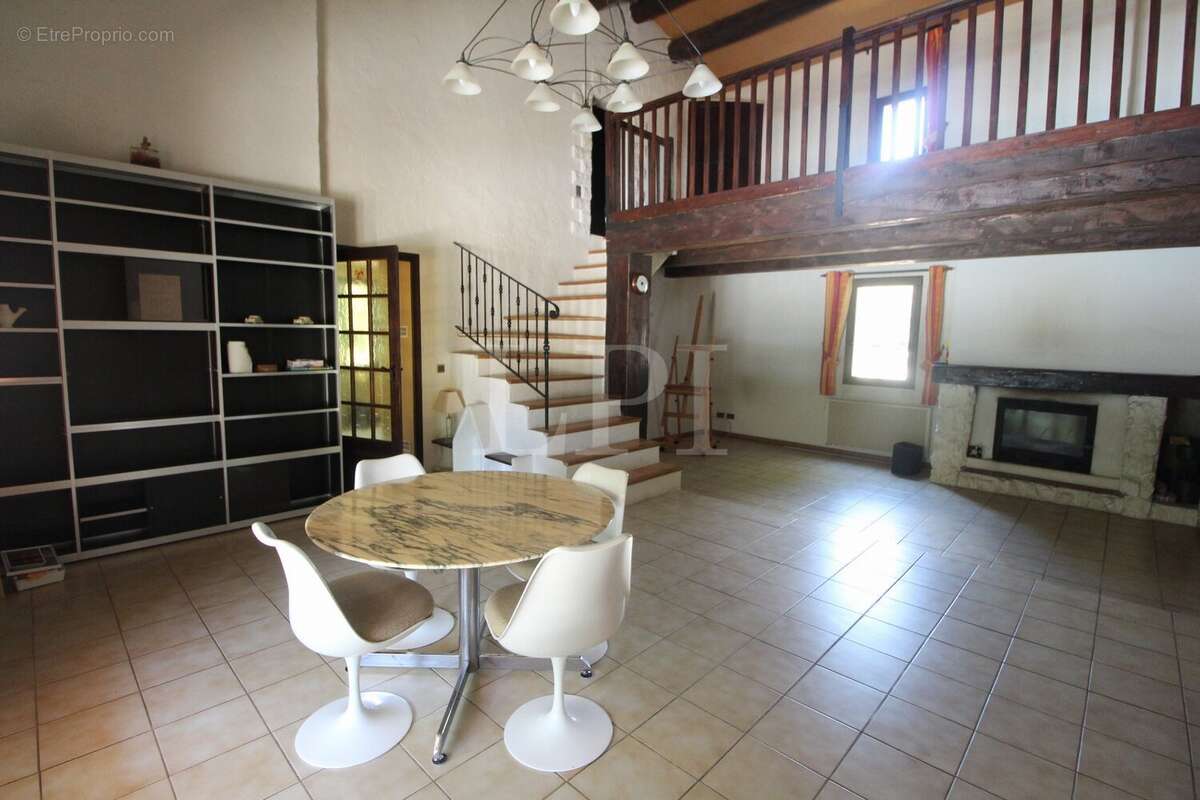 Maison à SAINT-SATURNIN-LES-APT