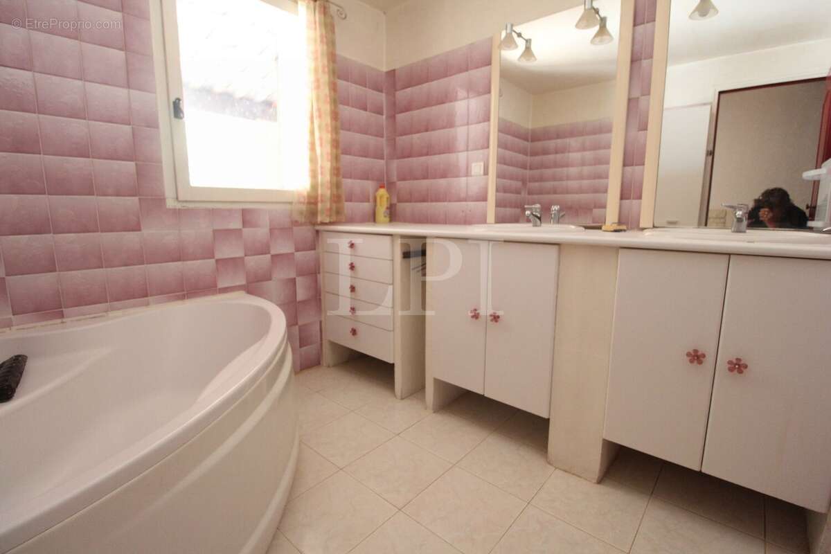 Maison à SAINT-SATURNIN-LES-APT