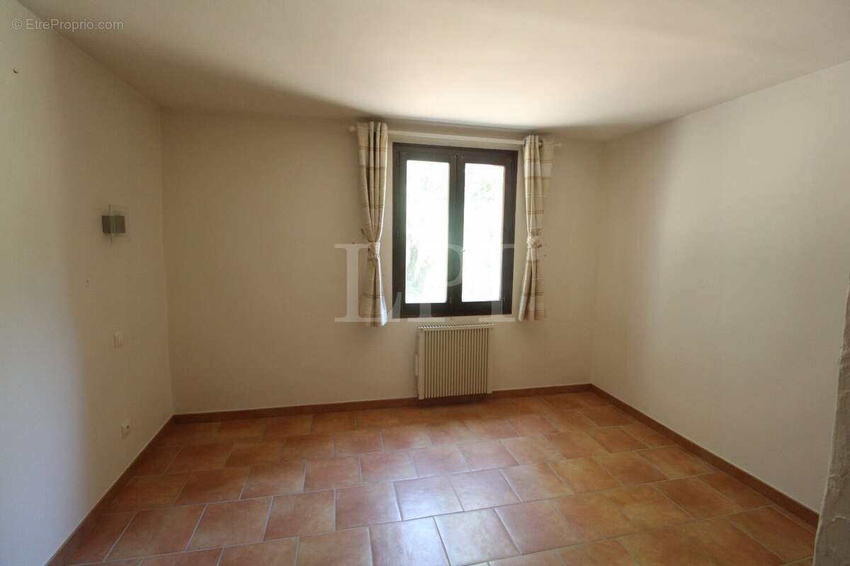 Maison à SAINT-SATURNIN-LES-APT