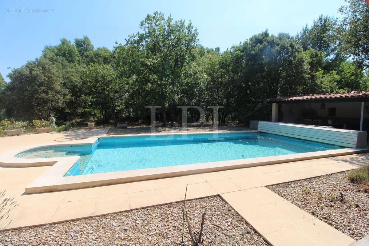 Maison à SAINT-SATURNIN-LES-APT