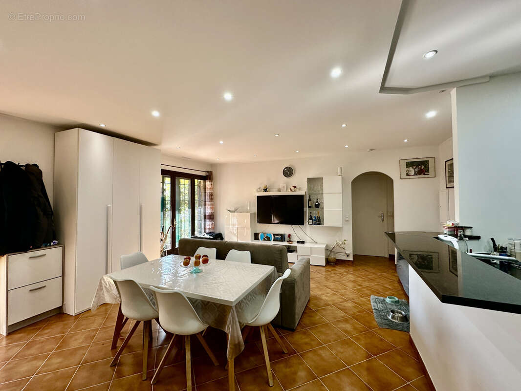 Appartement à ROQUEBRUNE-CAP-MARTIN