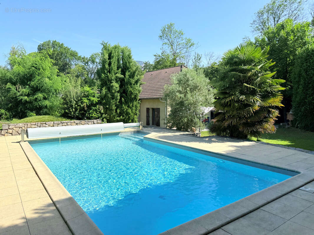 Maison à CHALLES-LES-EAUX