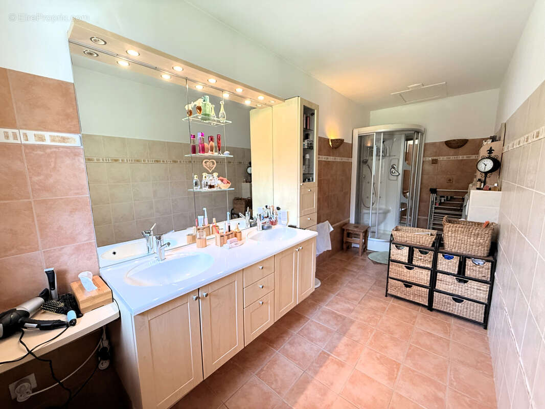 Maison à CHALLES-LES-EAUX