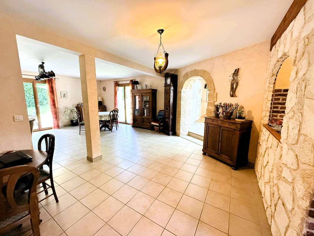 Maison à CHALLES-LES-EAUX