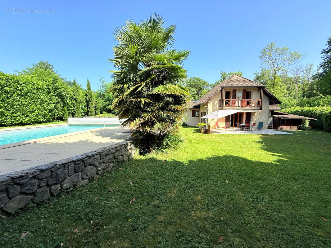 Maison à CHALLES-LES-EAUX