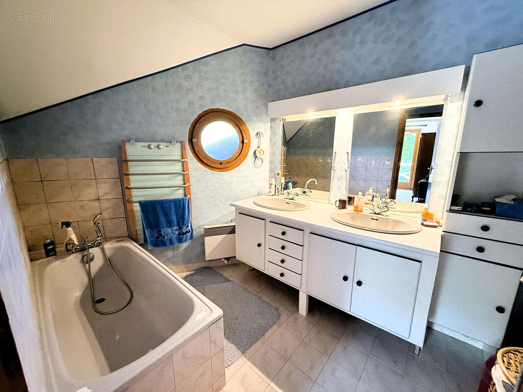 Maison à CHALLES-LES-EAUX