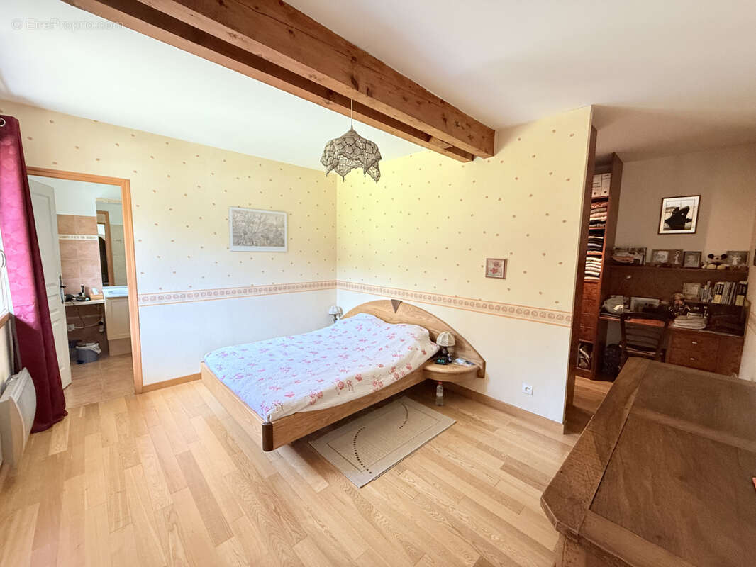 Maison à CHALLES-LES-EAUX