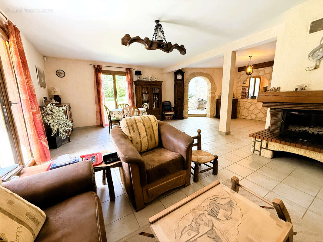 Maison à CHALLES-LES-EAUX