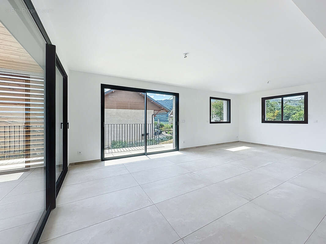 Maison à CREMPIGNY-BONNEGUETE