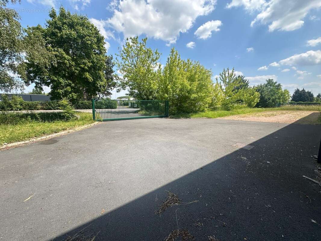 Commerce à LA CHAPELLE-D&#039;ARMENTIERES