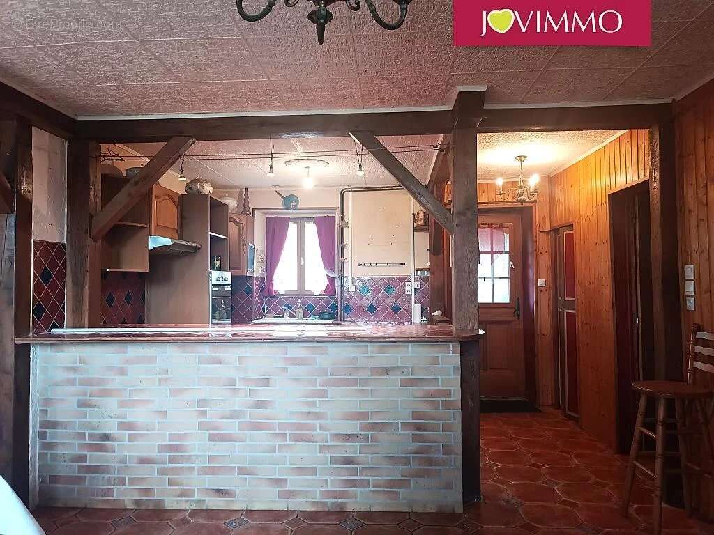 Maison à AINAY-LE-CHATEAU