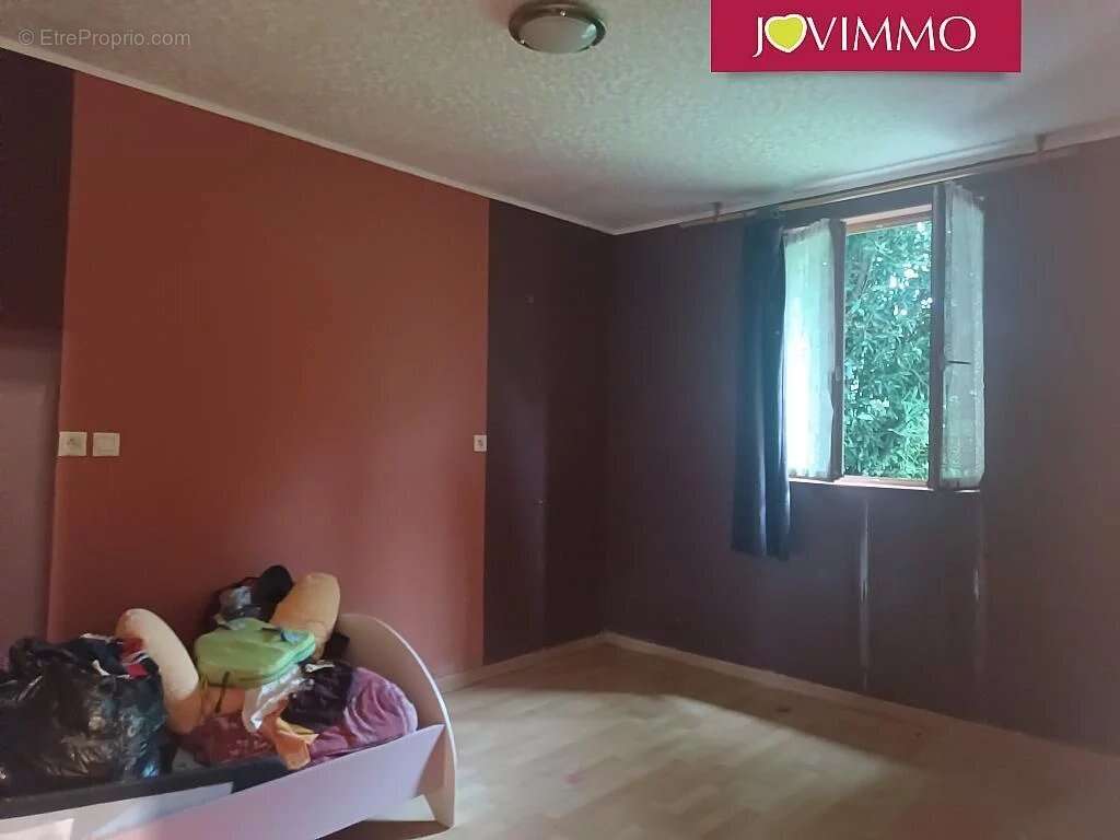 Maison à AINAY-LE-CHATEAU