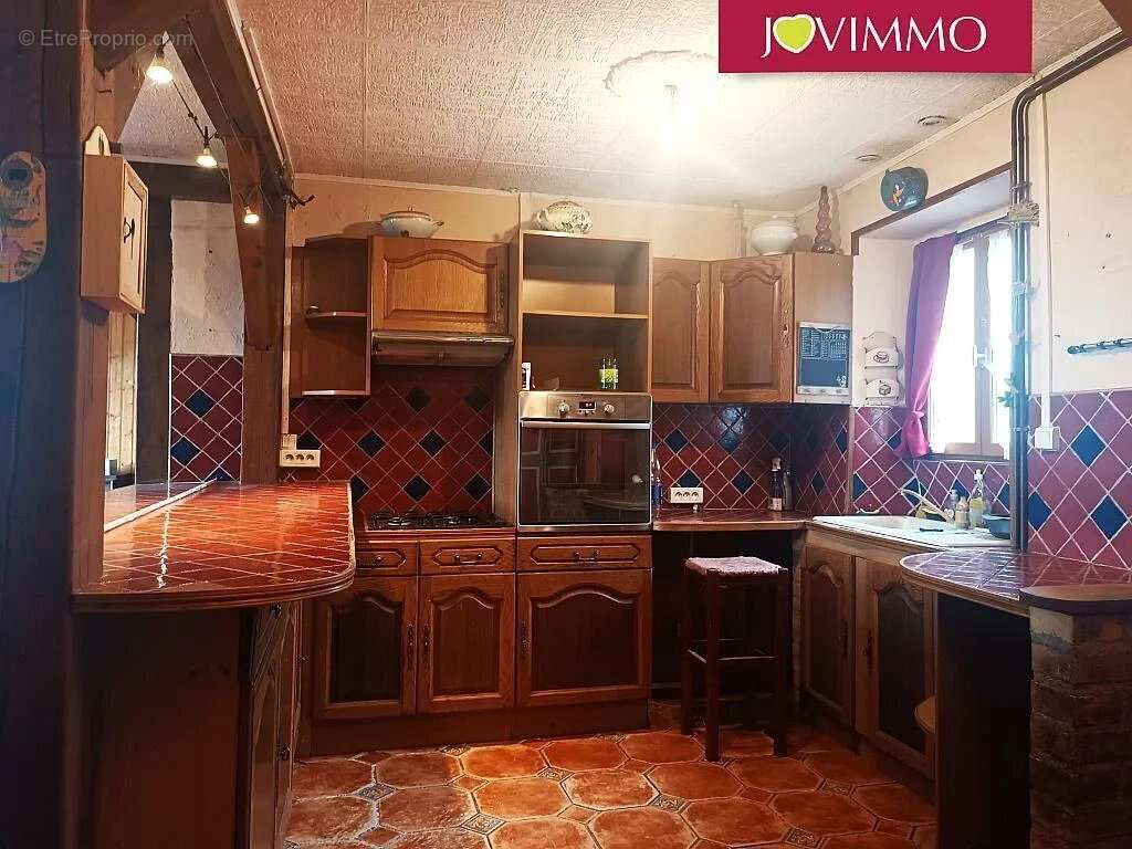 Maison à AINAY-LE-CHATEAU