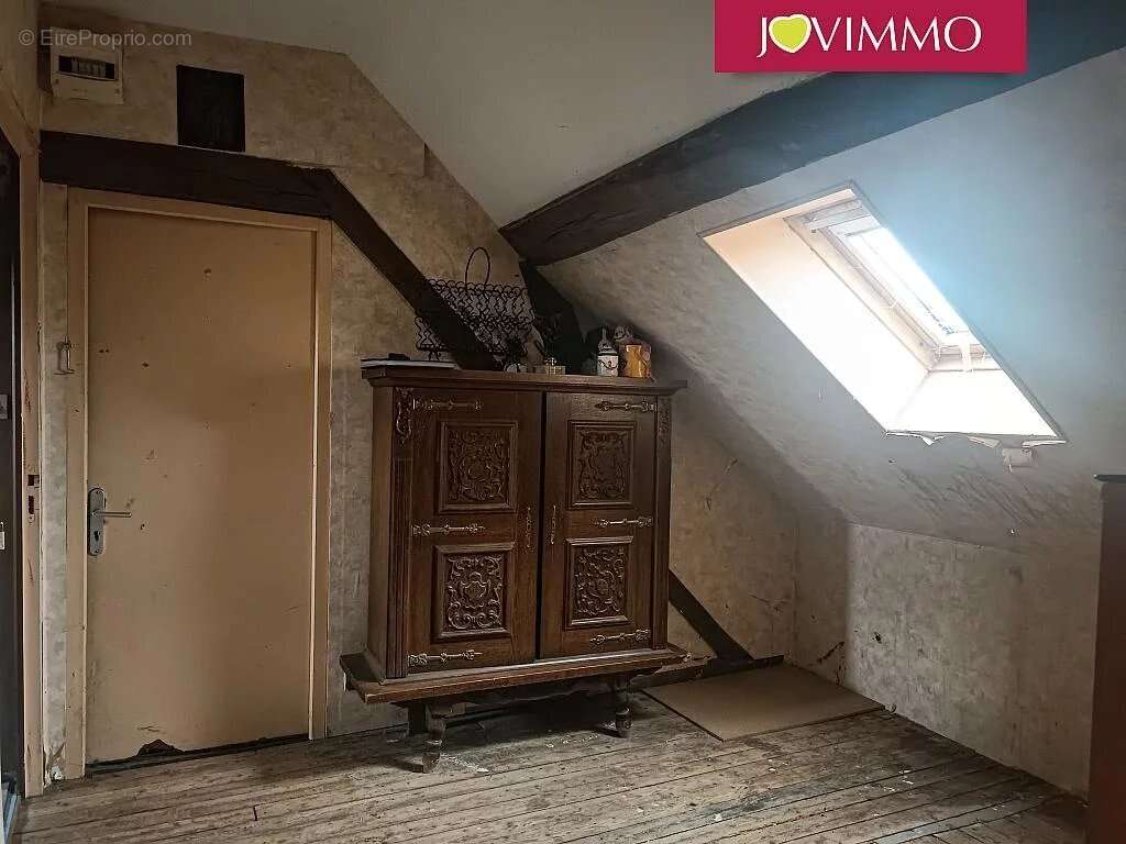 Maison à AINAY-LE-CHATEAU