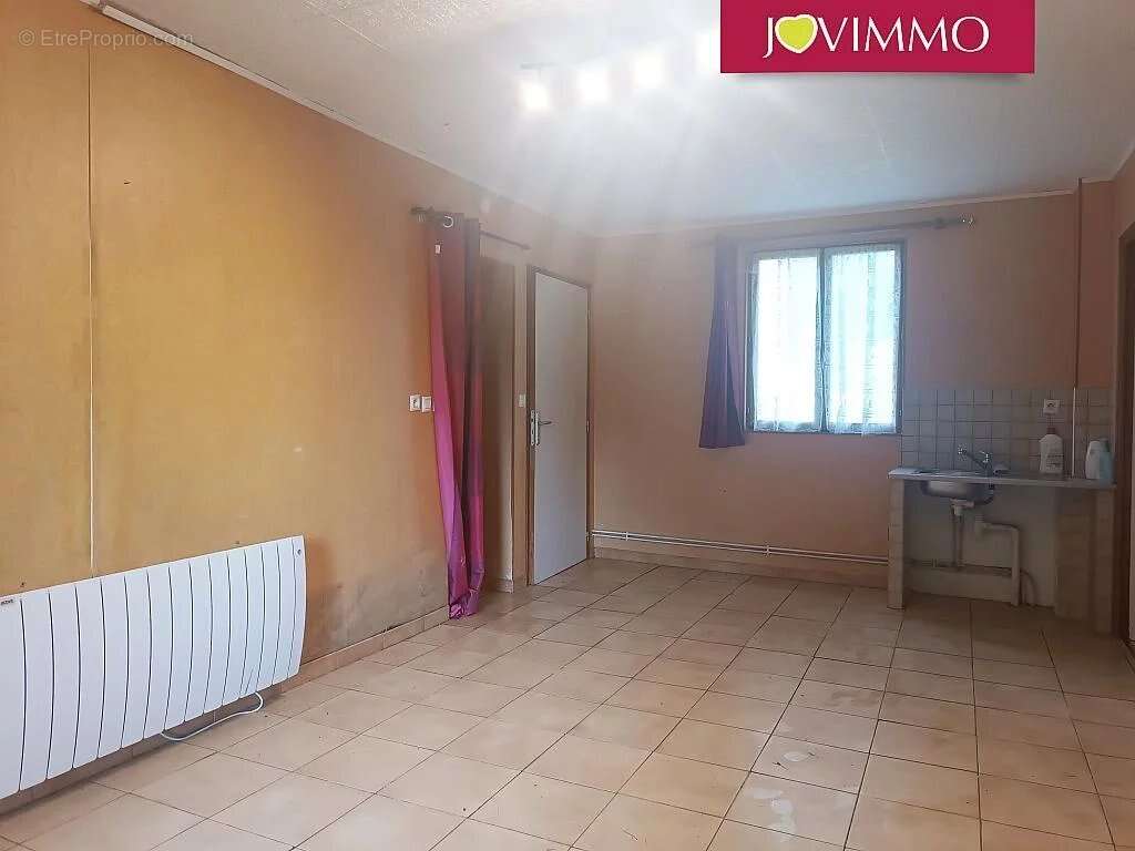 Maison à AINAY-LE-CHATEAU