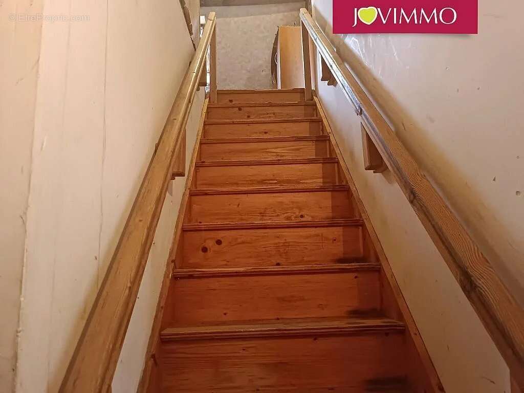 Maison à AINAY-LE-CHATEAU