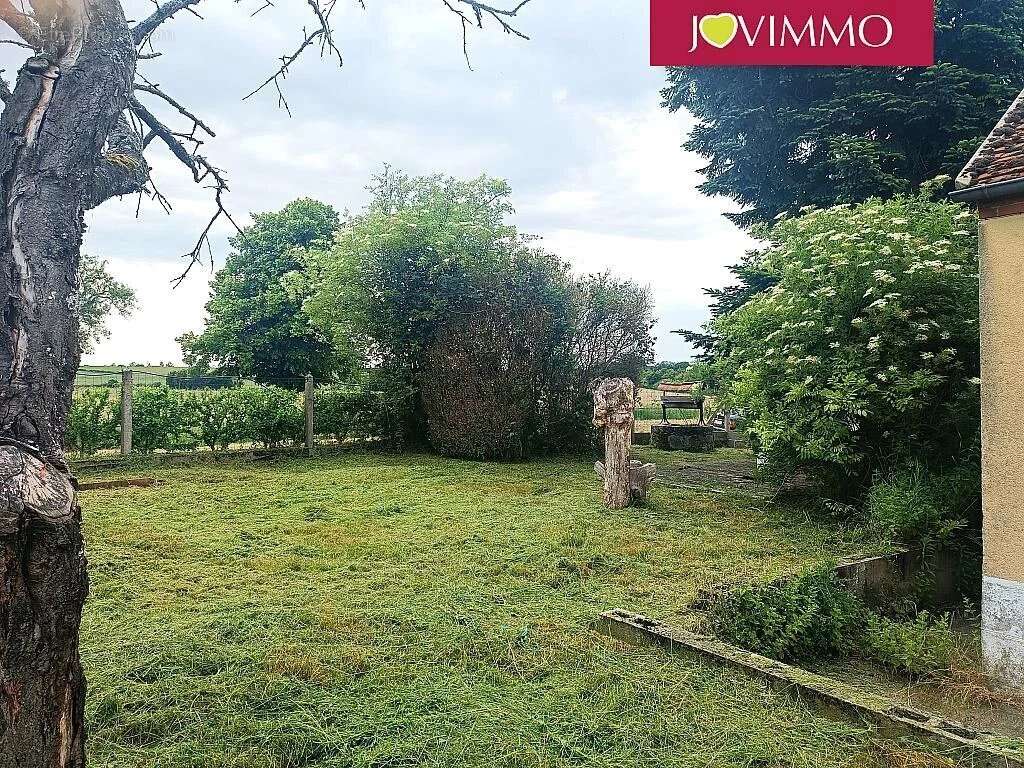 Maison à AINAY-LE-CHATEAU