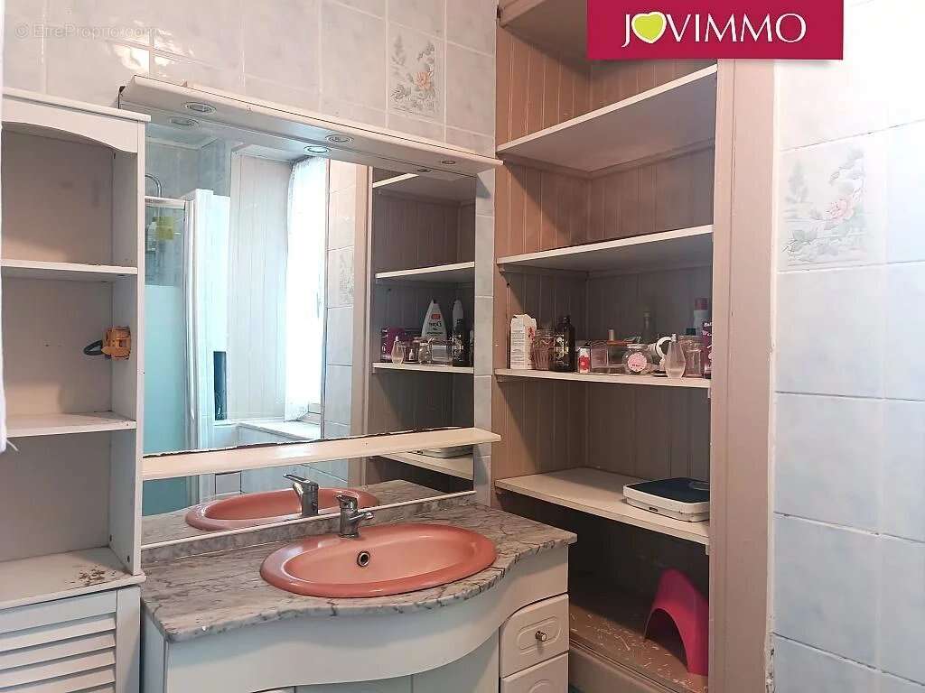 Maison à AINAY-LE-CHATEAU