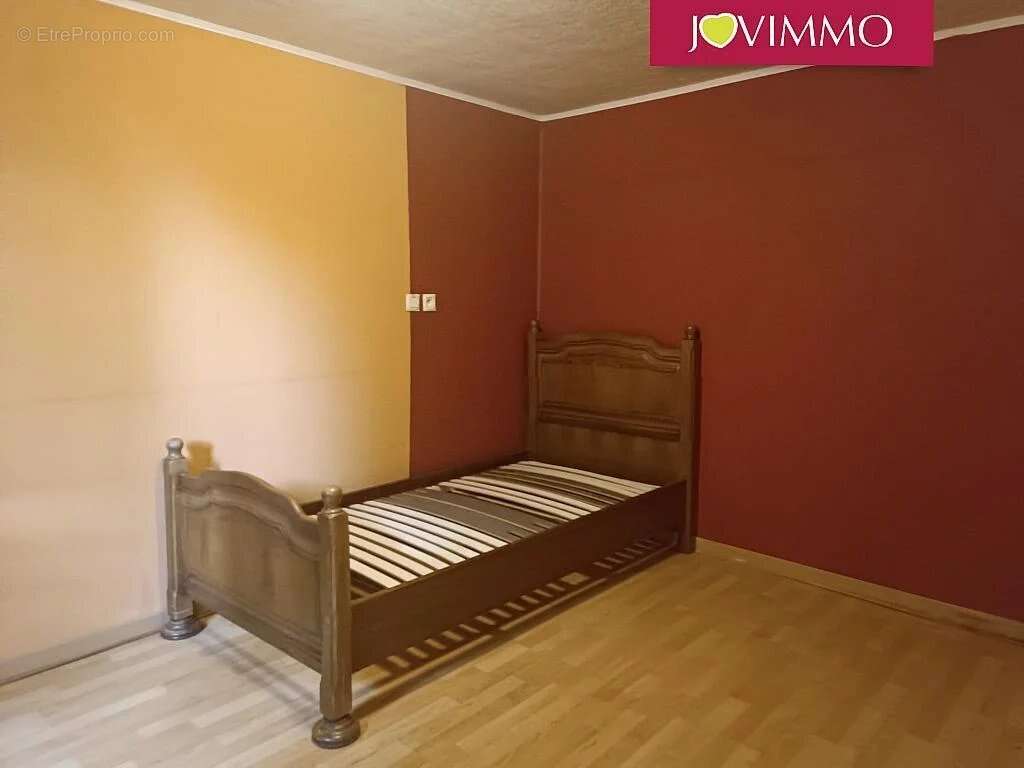 Maison à AINAY-LE-CHATEAU