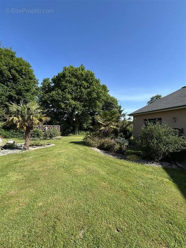 Maison à MESLAY-DU-MAINE