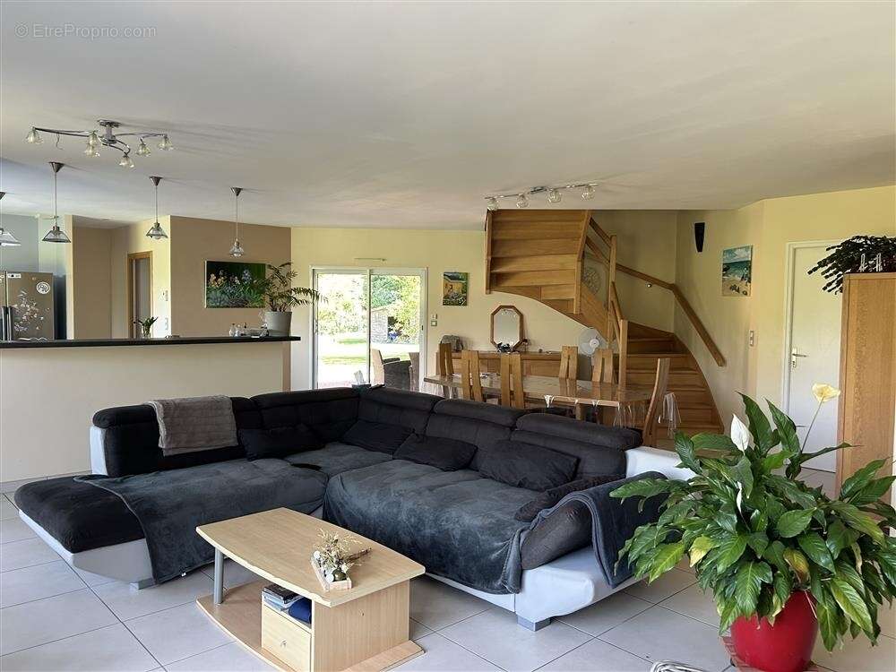 Maison à MESLAY-DU-MAINE