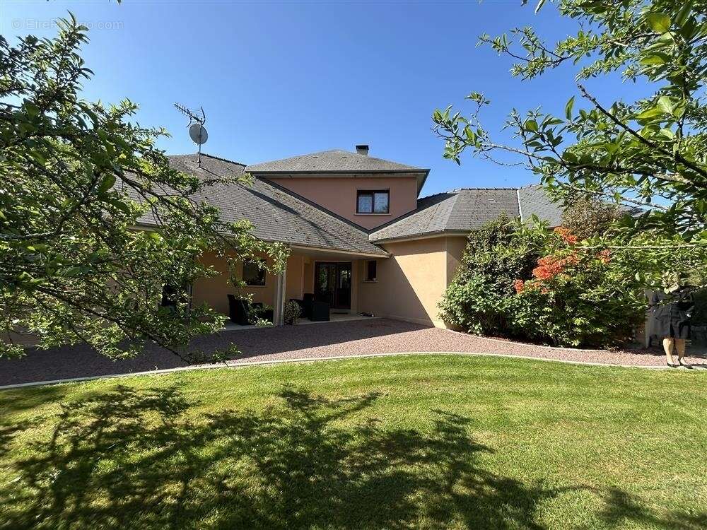 Maison à MESLAY-DU-MAINE