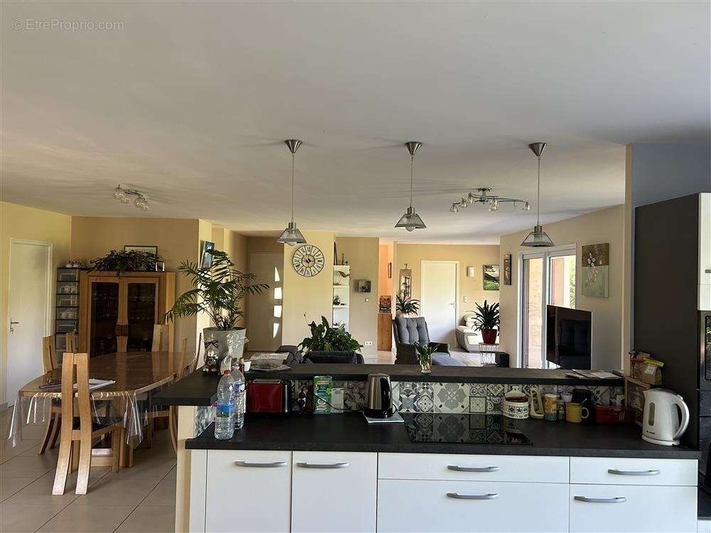 Maison à MESLAY-DU-MAINE