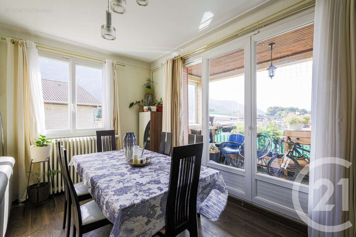 Appartement à SAINT-EGREVE