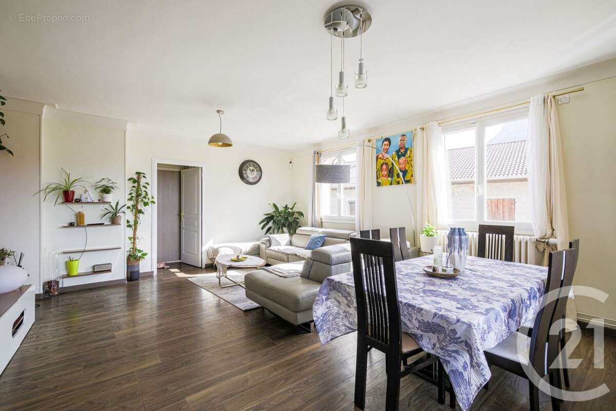 Appartement à SAINT-EGREVE