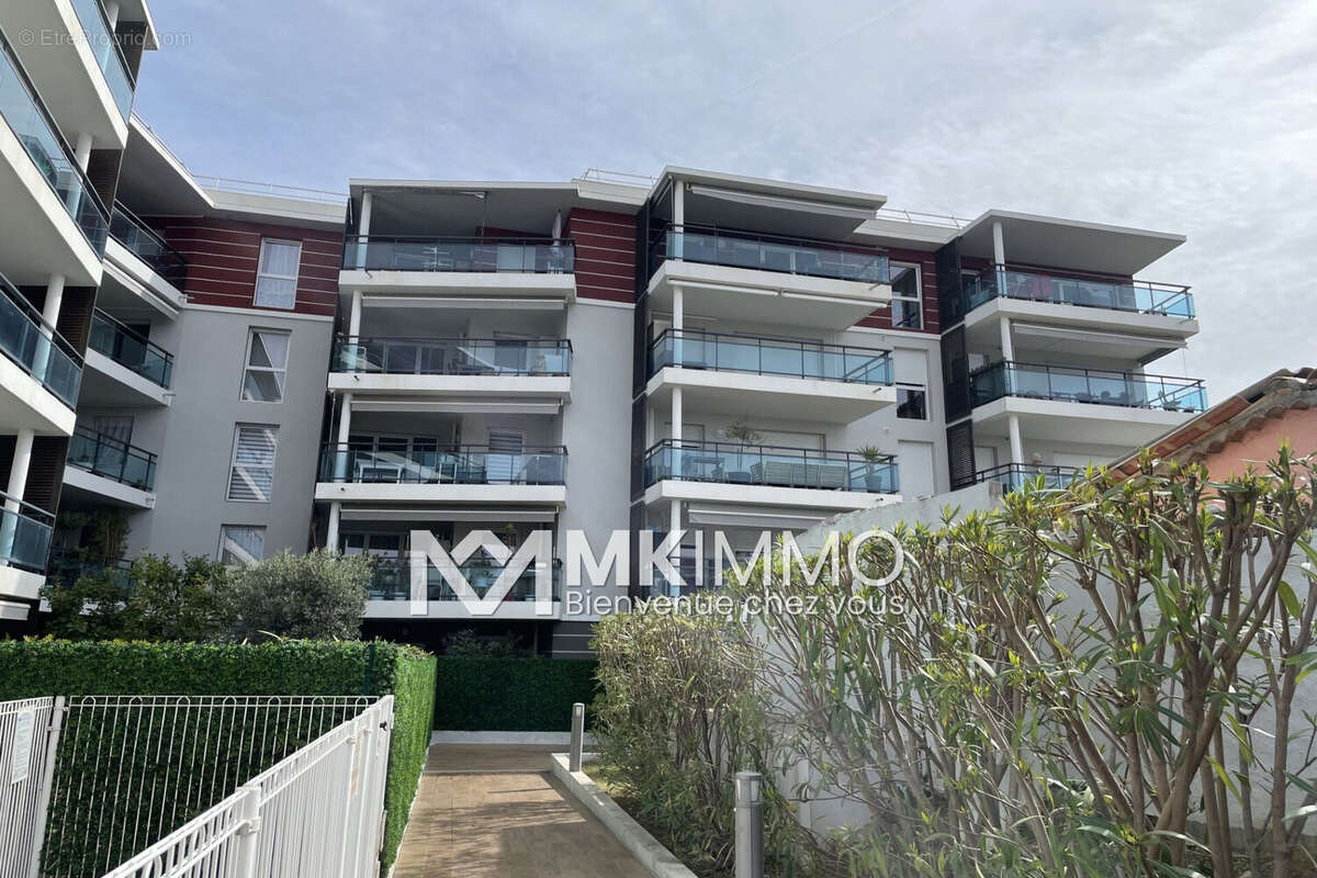 Appartement à SAINT-LAURENT-DU-VAR